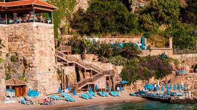 Antalya’da tartışma yaratan şezlong ücreti değişti: Tadilat notu dikkat çekti