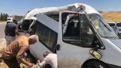 Adıyaman'da minibüs devrildi: 4'ü çocuk 5 yaralı
