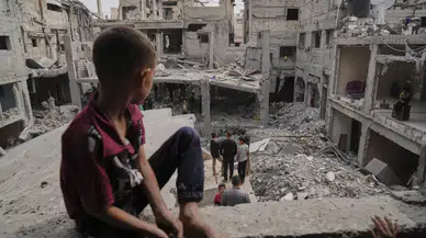 İsrail, Gazze'de yardım bekleyenleri hedef aldı