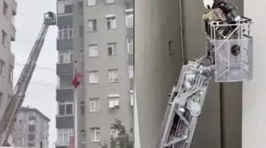Üsküdar'da 10 katlı apartmanda yangın: 4 kişi mahsur kaldı!