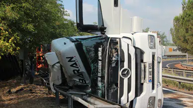 Anadolu Otoyolu'nda feci kaza! Tır devrildi