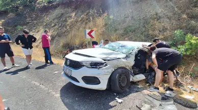 Tunceli'de korkunç kaza! Otomobil ile kamyonet çarpıştı: 3 kişi yaralandı