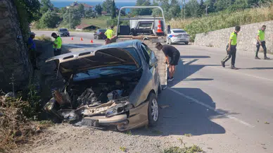 Sinop’ta otomobil duvara çarptı! 1'i bebek 3 yaralı