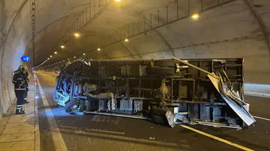 Kuzey Marmara Otoyolu'nda kamyonet ile otomobil çarpıştı: 3 yaralı