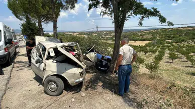 Manisa'da otomobil ağaca çarptı: 1 ölü