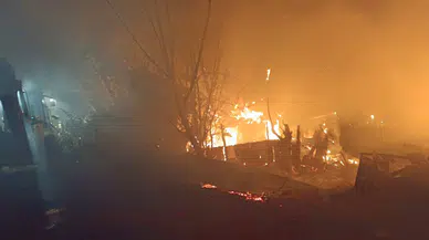 Isparta'da yanan ahşap ev küle döndü!
