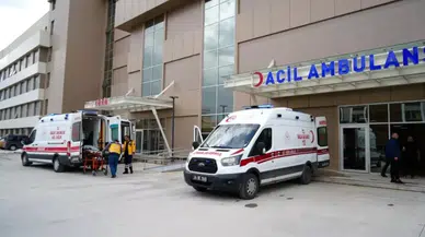 Erzincan-Sivas yolunda otomobil dereye uçtu: 4 yaralı