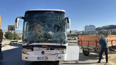Kırıkkale'de yolcu otobüsü ile traktör çarpıştı: 4 yaralı!