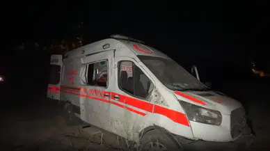 Elazığ'da hasta taşıyan ambulans dehşet saçtı: 2 yaralı!