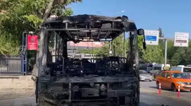 Ankara'da korku dolu anlar: Seyir halindeki midibüs alev aldı!