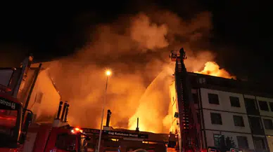 Erzurum'da kebapçı yangını: Evlere ve otele sıçradı!