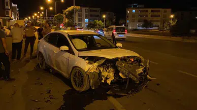 Elazığ'da 3 aracın karıştığı zincirleme kaza: 4 kişi yaralandı