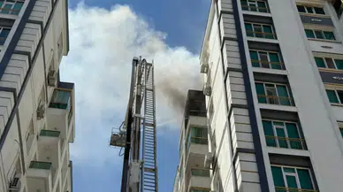 Diyarbakır'da 8 katlı bina alevlere teslim oldu