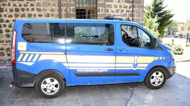Şanlıurfa'da jandarma aracındaki iki kuzen, silahlı saldırıya uğradı