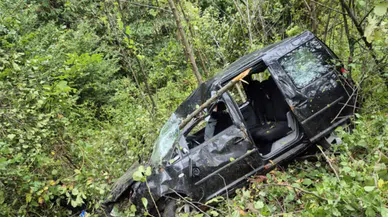 Trabzon'da otomobil şarampole yuvarlandı: Ölü ve yaralılar var