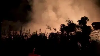 Mersin'de plastik kasa deposunda yangın!