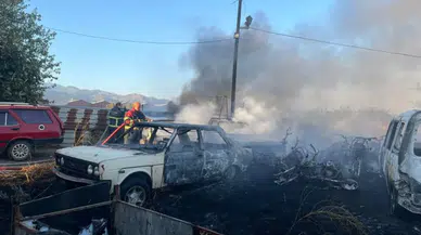 Yangında, 5 otomobil ile 30 motosiklet küle döndü