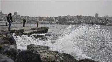 İstanbul Valiliği'nden kuvvetli rüzgar ve fırtına uyarısı
