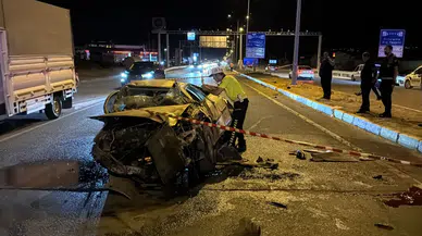 Sivas'ta feci kaza! Bariyere çarpan otomobil metrelerce sürüklendi: 1 ölü, 1 yaralı