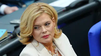 Almanya'da seçim yasası tartışması!