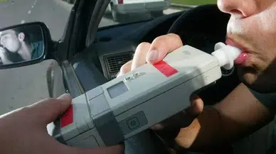 Mersinli avukatın garip trafik macerası: Gargara yaptı, alkollü çıktı!