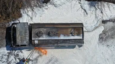 Edirne'de seyir halindeki akaryakıt tankeri alev aldı!