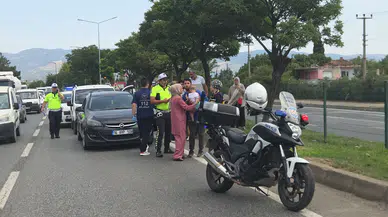 Bursa'da zincirleme kaza! 3 otomobil birbirine girdi: Bebek ve çocuk yaralandı