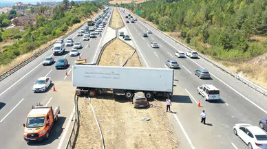 İstanbul yönünde tır ve otomobil çarpıştı