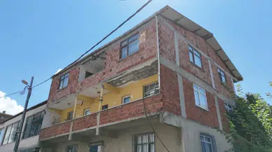 Sultanbeyli'de 3 katlı bina çökme riskiyle boşaltıldı!