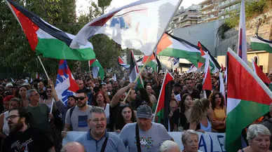 Yunanistan'da Filistin destekçilerinden protesto:  İsraillileri taşıyan gemiye tepki!