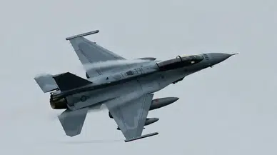 Polonya'da F-16 savaş uçağı düştü: Pilot hayatını kaybetti