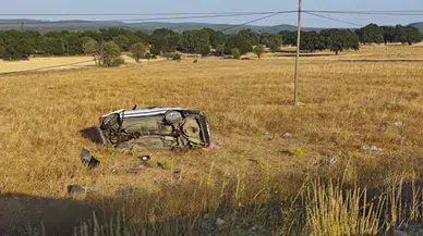 Kütahya'da otomobil tarlaya uçtu: 5 kişi ölümden döndü!