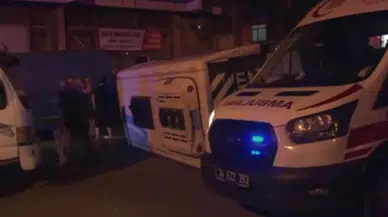 Sultanbeyli'de otomobil ile işçi servisi çarpıştı: 10 yaralı!