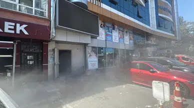 Gaziosmanpaşa'da panik anları: Özel hastanede yangın çıktı!