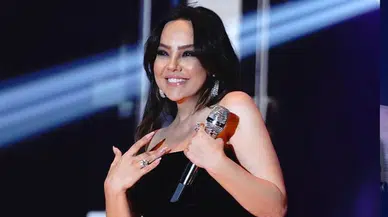 Ebru Gündeş'in kaşları olay oldu! İşte yeni stili...