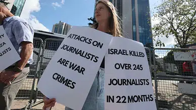 İstanbul'da gazeteciler İsrail Konsolosluğu önünde eylem yaptı