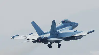 ABD’ye ait savaş uçağı okyanusa düştü!