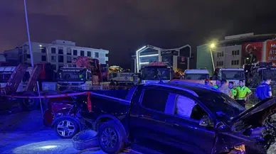 Bursa'da otomobil ile hafif ticari araç çarpıştı: 2 kardeş can verdi, 1 yaralı