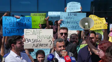 İzmir'de pazarcılardan Karabağlar Belediyesi'ne karşı yumurtalı eylem!