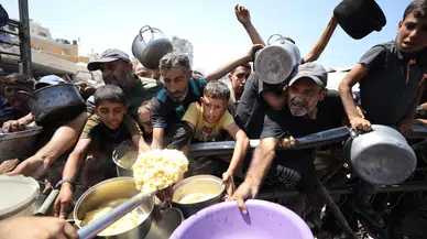 İsrail Gazze’de saldırı ve açlığı silah olarak kullanıyor