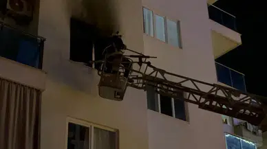Antalya'da apartmanda korkutan yangın!
