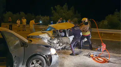 Manisa'da korkunç kaza! İki otomobil kafa kafaya çarpıştı: 7 kişi yaralandı