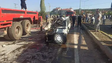 Konya'da otomobil ile çarpışan tır alev aldı: 3 kişi hayatını kaybetti