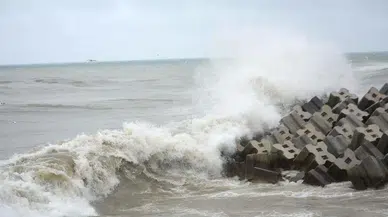 Sakarya’da rip akıntısı alarmı! 3 ilçede denize girmek yasaklandı