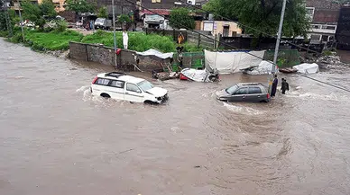 Hindistan’da Cemmu ve Keşmir’de sel felaketi