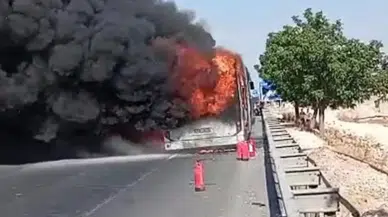 Şanlıurfa'da halk otobüsü yandı