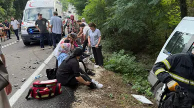 Ordu'da servis minibüsü ile otomobil çarpıştı: 15 yaralı