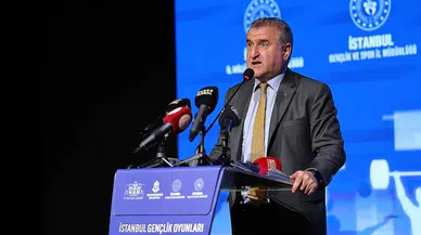 Osman Aşkın Bak'tan milli yüzücü Selin Hürmeriç'e tebrik