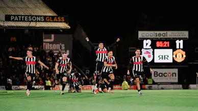 Manchester United'a ağır yara!