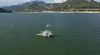 Burdur'da eğitim uçağı, yangın tatbikatı sırasında göle düştü